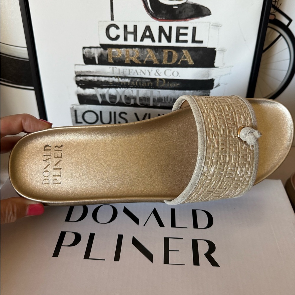Donald Pliner Farrah Women's Wedge Sandals New - Picture 8 of 16
